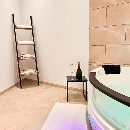 Modern - Cosy & Chic - Jaccuzi *