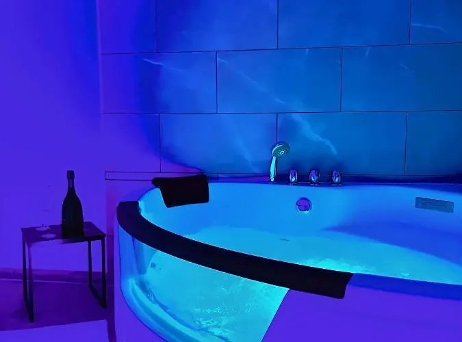 Modern - Cosy & Chic - Jaccuzi *