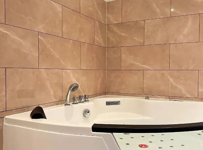 Modern - Cosy & Chic - Jaccuzi